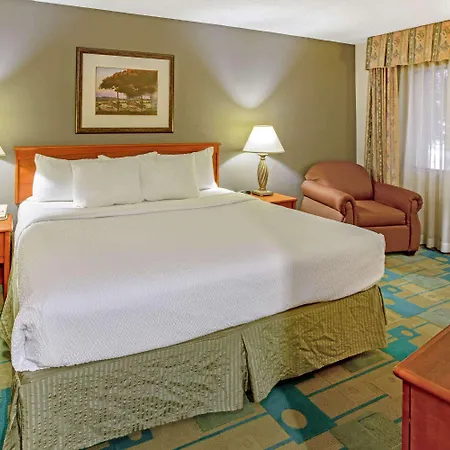 La Quinta By Wyndham Appleton College Avenue Hotel Exterior photo