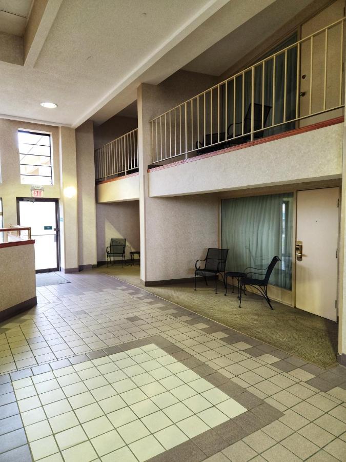 La Quinta By Wyndham College Avenue Hotel