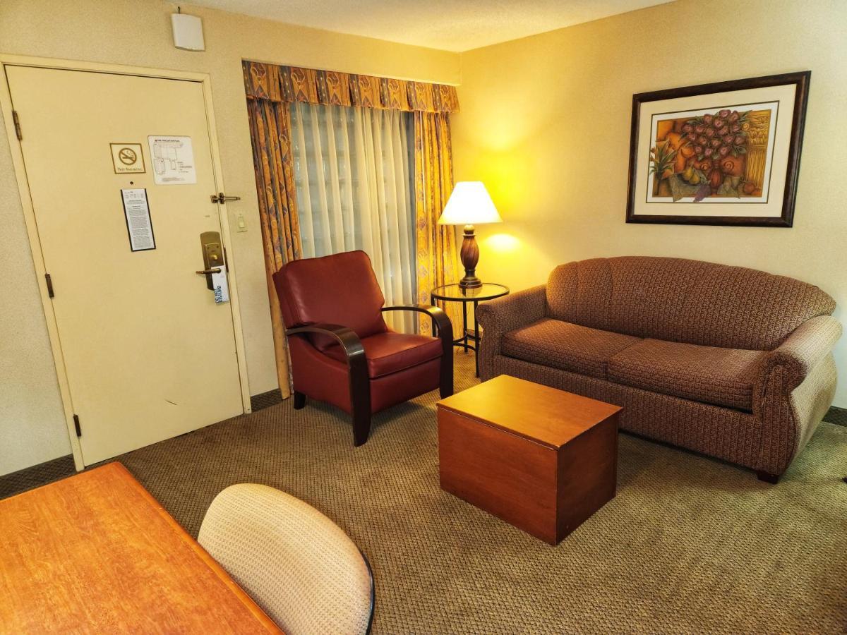 La Quinta By Wyndham College Avenue Hotel 3*