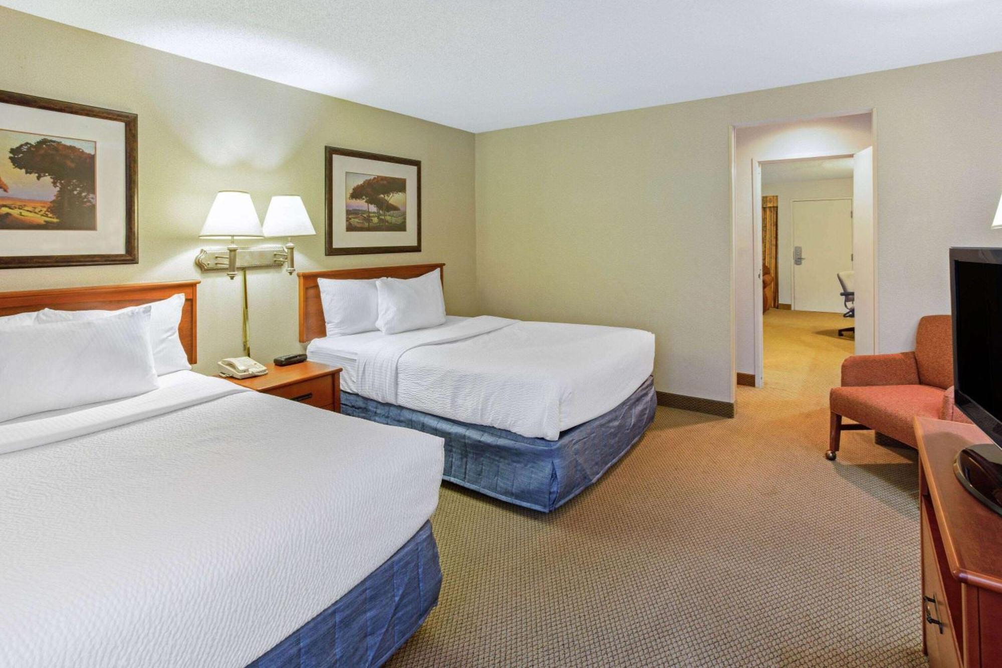 La Quinta By Wyndham College Avenue Hotel