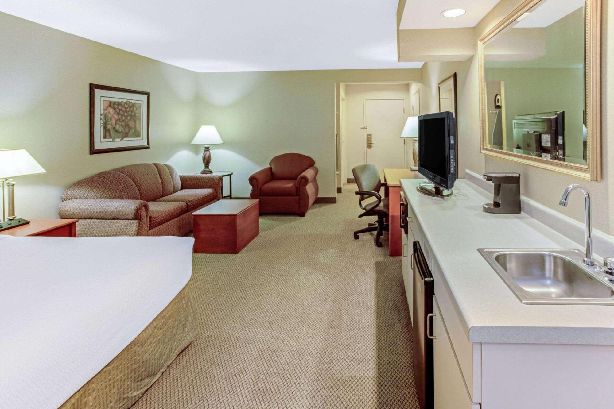 La Quinta By Wyndham College Avenue Appleton
