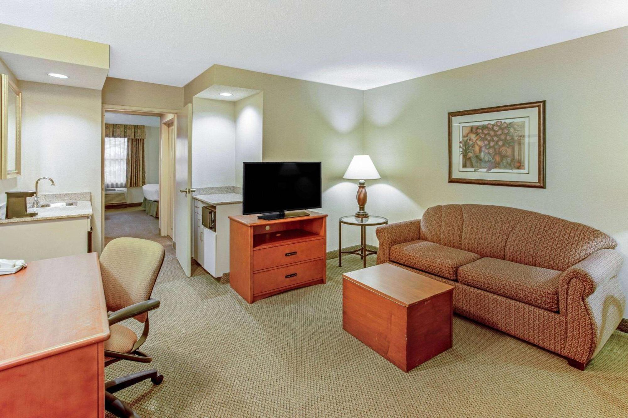 La Quinta By Wyndham College Avenue Hotel